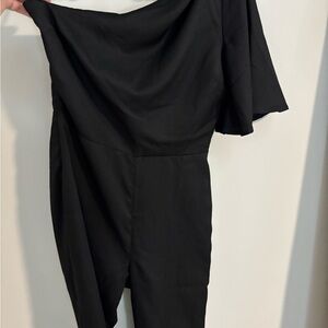 NEW 4SIENNA 🔥❤️ Elegant Black One-Shoulder Jumpsuit